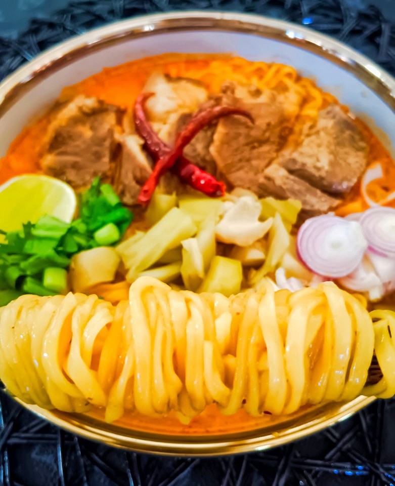 Authentic Thai Khao Soi Noodle Soup -Beef Flavor – Noodles & Broth - 4 Pack